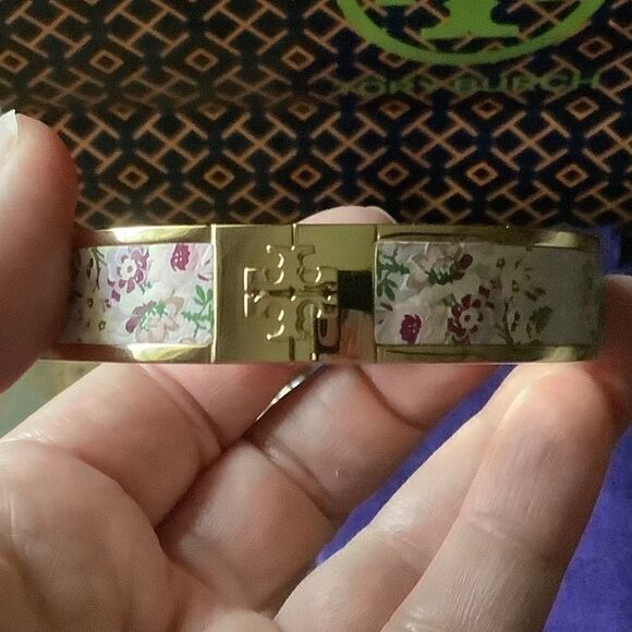 NWT TORY BURCH MILLER LEATHER FLORAL HINGE BRACELET NEW - Picture 6 of 14